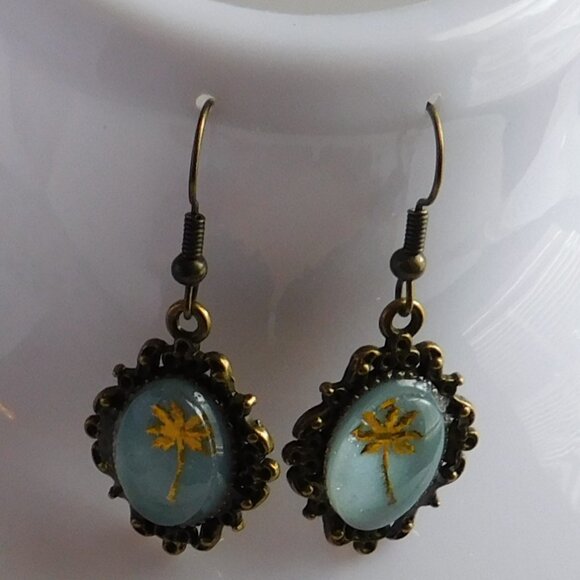 Bronze Palm Tree Drop Earrings: Antique-Style Brass Dangles - Picture 4 of 5